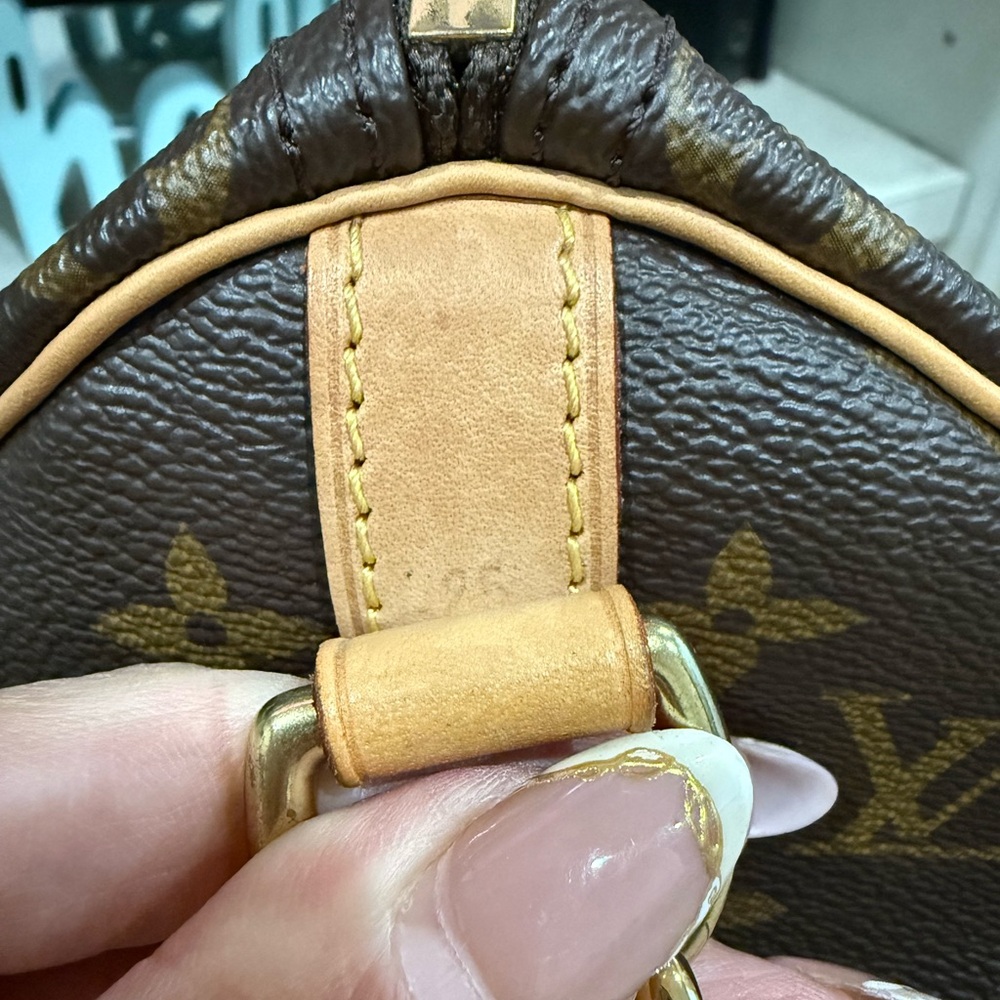 Louis Vuitton - Picture 9 of 14